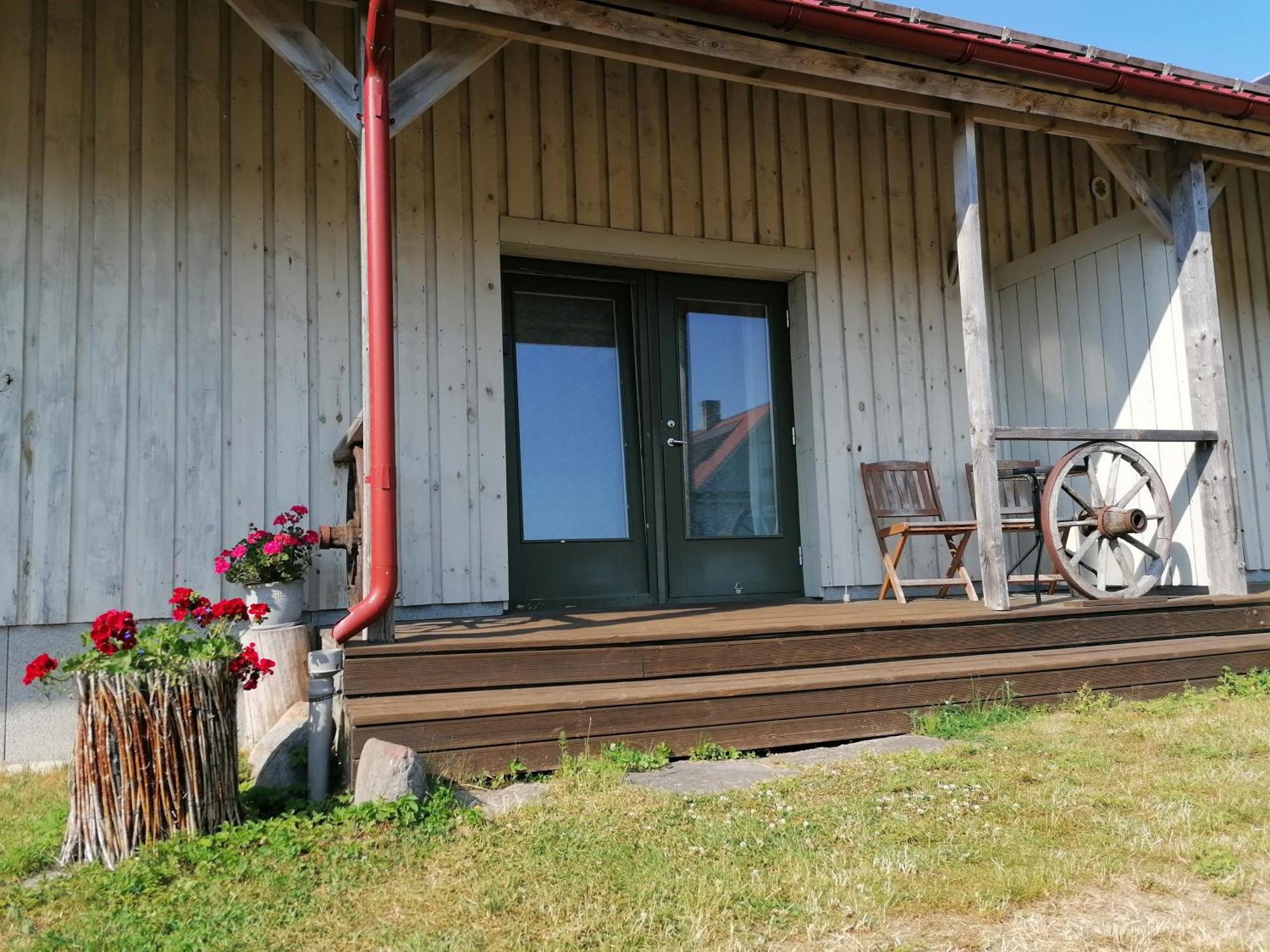 Piibelehe Guest Accommodation Kuressaare Ngoại thất bức ảnh