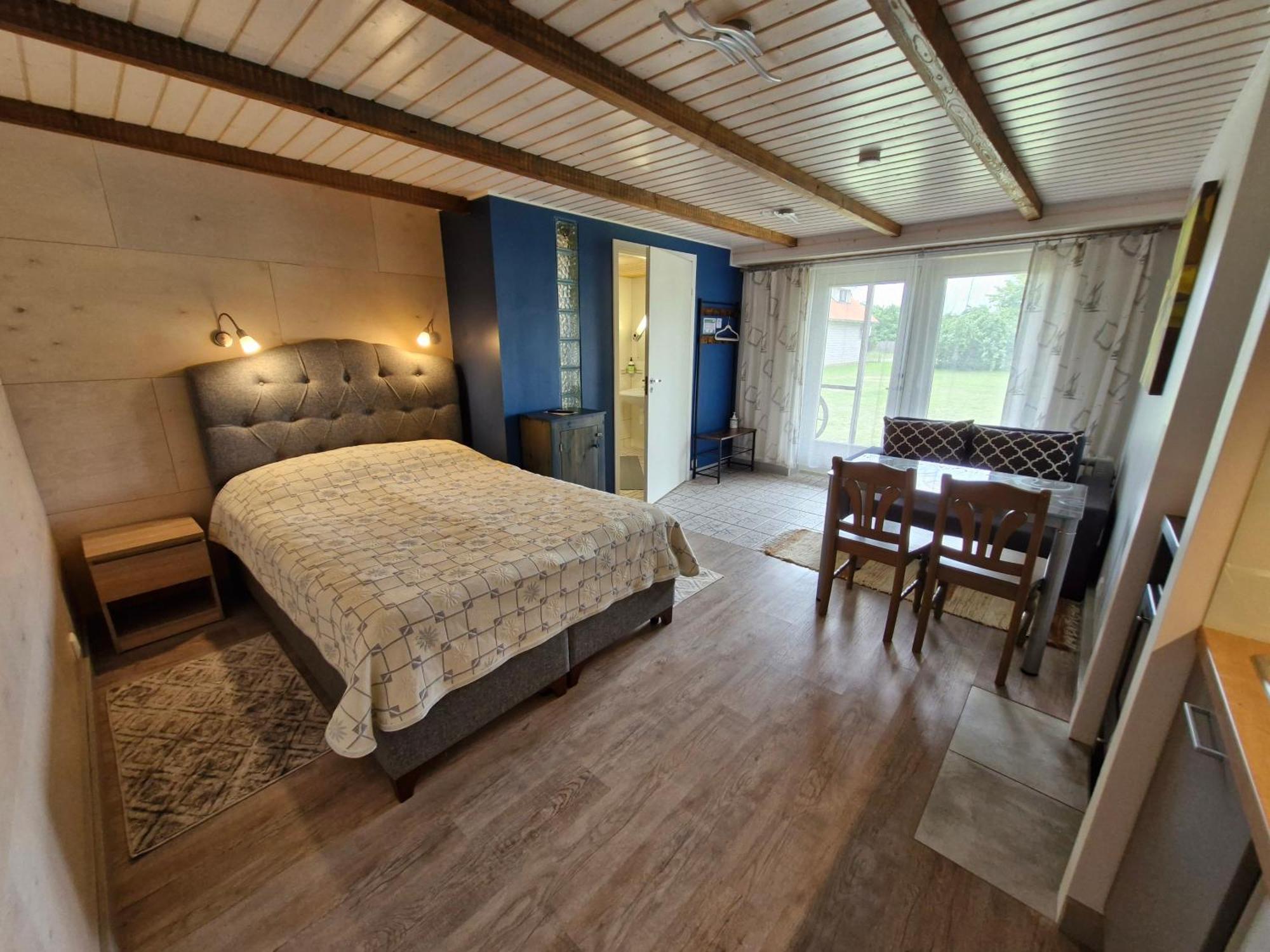 Piibelehe Guest Accommodation Kuressaare Ngoại thất bức ảnh